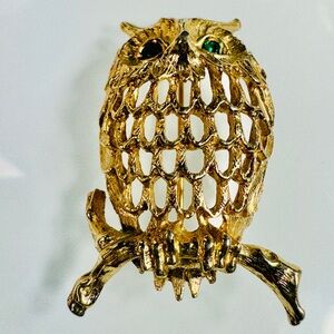 Napier Vintage Gold Owl Brooch with Green Eyes
